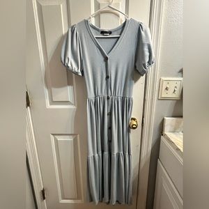Medium, long dress, fitted at the top, flowy at the bottom of the dress.